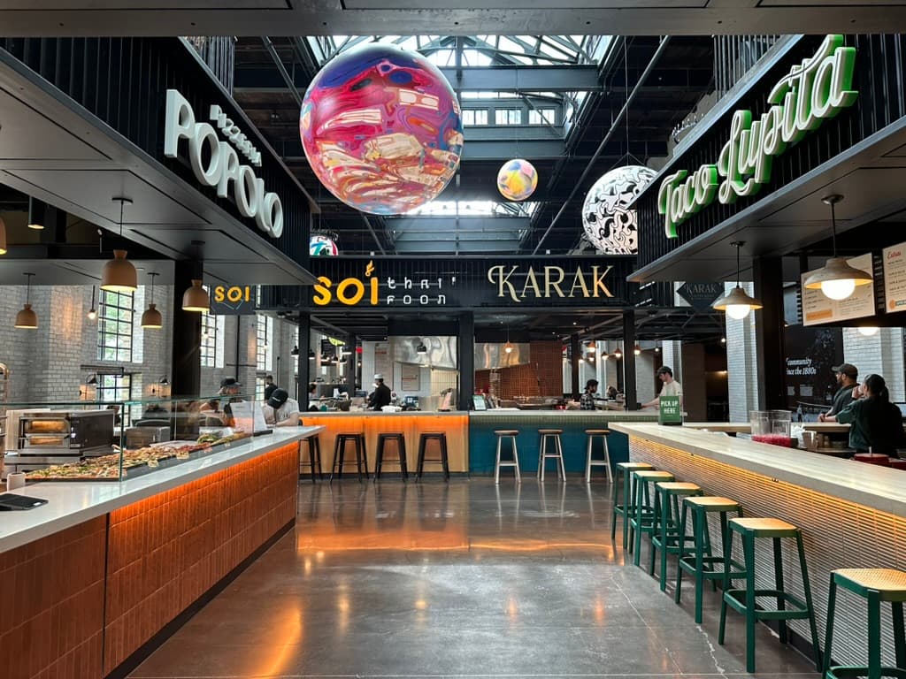 The view when you walk into the east doors of the food hall. Pizzeria Popolo is on the left, Taco Lupita is on the right, Soi Thaifoon and Karak kiosks are directly ahead.